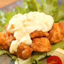 Fried chicken with vinegar and tartar sauce Fried chicken with vinegar and tartar sauce