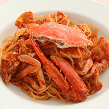 Cream sauce spaghetti with crab