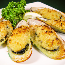 Grilled mussels with garlic