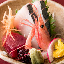 Assorted sashimi