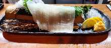 Live squid sugata-zukuri (sliced sashimi served maintaining the look of the whole squid)