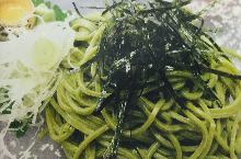 Tea-flavored buckwheat noodles