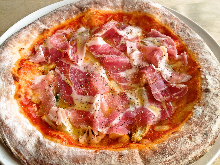 Raw ham pizza