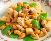 Stir-fried chicken and cashew nuts