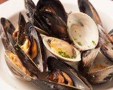 Hard clams steamed with butter