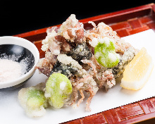 Seaweed-wrapped fried food