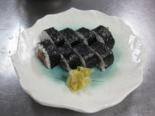 Negi toro (minced tuna with green onions) sushi rolls