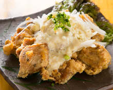 Fried chicken with vinegar and tartar sauce