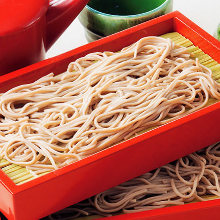 Buckwheat noodles served on a bamboo strainer