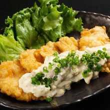 Fried chicken with vinegar and tartar sauce