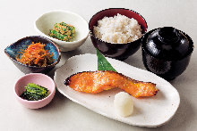 Grilled fish set meal