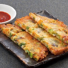 Seafood and green onion pajeon