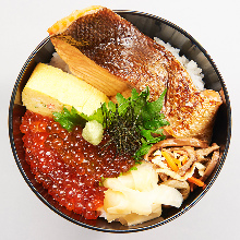 "Oyako" salmon roe and Japanese salmon rice bowl