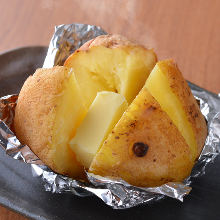 Steamed potatoes with butter