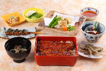 Eel served over rice in a lacquered box