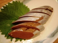 Rui be (slices of raw fish served with peppers)