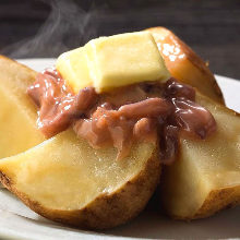 Steamed potatoes with butter