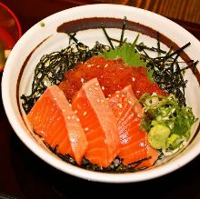 Fatty salmon and salmon roe rice bowl