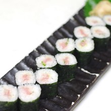 Negi toro (minced tuna with green onions) sushi rolls