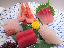 Assorted sashimi