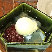 Cream anmitsu (agar gelatin with fruits, sweet red bean paste, and whipped cream)