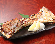Salted and grilled tuna collar meat