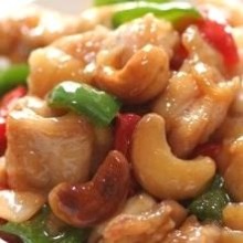 Stir-fried chicken and cashew nuts