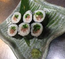 Negi toro (minced tuna with green onions) sushi rolls