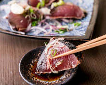 Straw-seared skipjack tuna