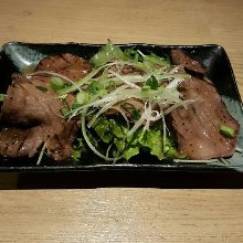 Grid-grilled beef tongue