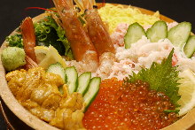 Rice bowl with sea urchin, crab, and salmon roe
