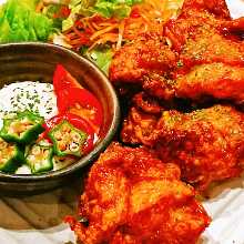 Fried chicken with vinegar and tartar sauce