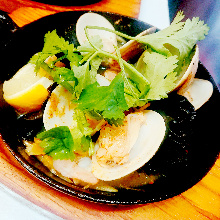 Orient clams steamed in wine