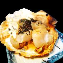 Grilled scallop with seaweed