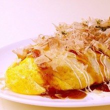 Tonpei-yaki (stir-fried cabbage and meat topped with egg)