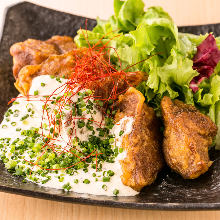 Fried chicken with vinegar and tartar sauce