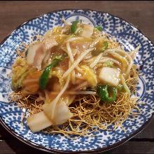 Sara Udon (fried noodles  with vegetable and various toppings)