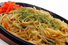 Yakisoba noodles with sauce