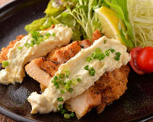 Fried chicken with vinegar and tartar sauce