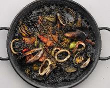 Squid ink paella