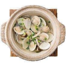 Common orient clams steamed with sake