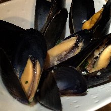 Shellfish steamed with white wine