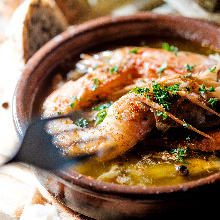 Seafoods and mushroom ajillo