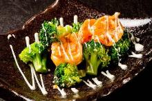 Stir-fried shrimp and broccoli