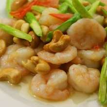 Stir-fried shrimp and cashew nuts