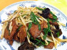 Stir-fried liver and garlic chives