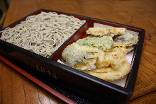 Buckwheat noodles served on a bamboo strainer