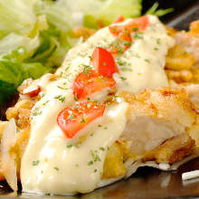 Fried chicken with vinegar and tartar sauce