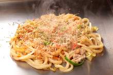 Wheat noodles boiled in a ceramic pot