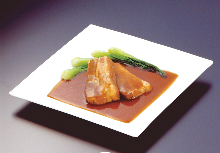 Simmered cubed meat